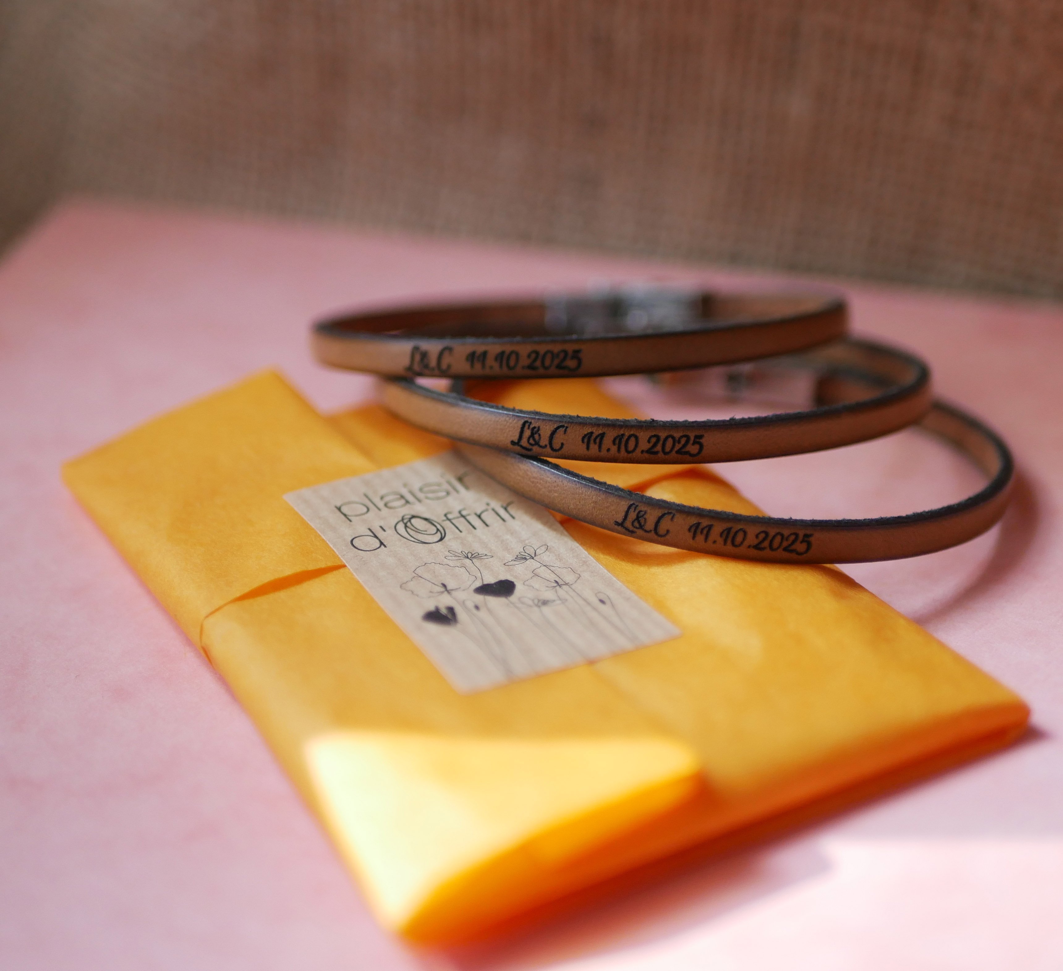 S&aelig;t med 20 l&aelig;derarmb&aring;nd med indgravering til Save the date eller gaver til bryllupsg&aelig;ster