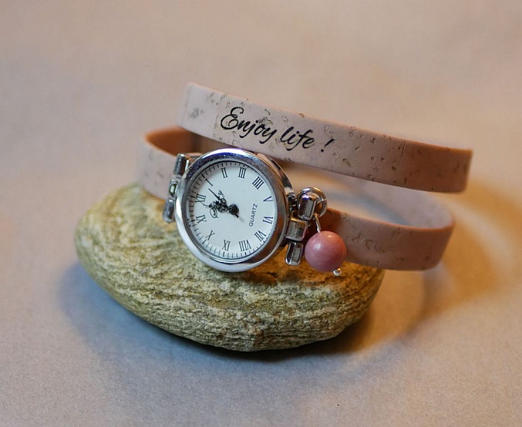 S&oslash;lv ur med kork armb&aring;nd 2 omgange med justerbar l&aring;s
