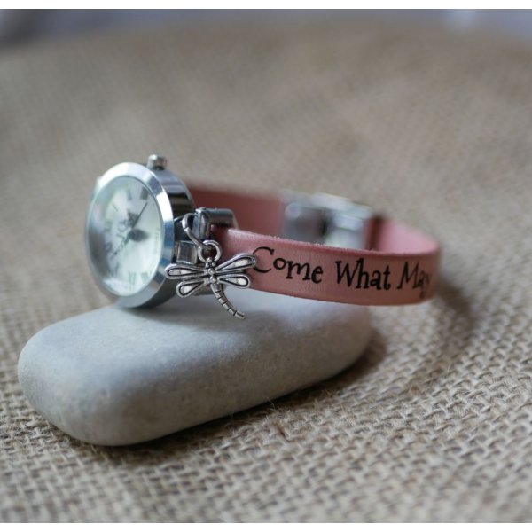 S&oslash;lvfarvet ur med charme og l&aelig;derrem med justerbar l&aring;s