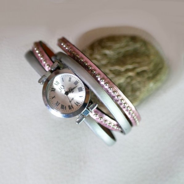 Ur med dobbelt pink metallic l&aelig;derrem, der kan personligg&oslash;res 