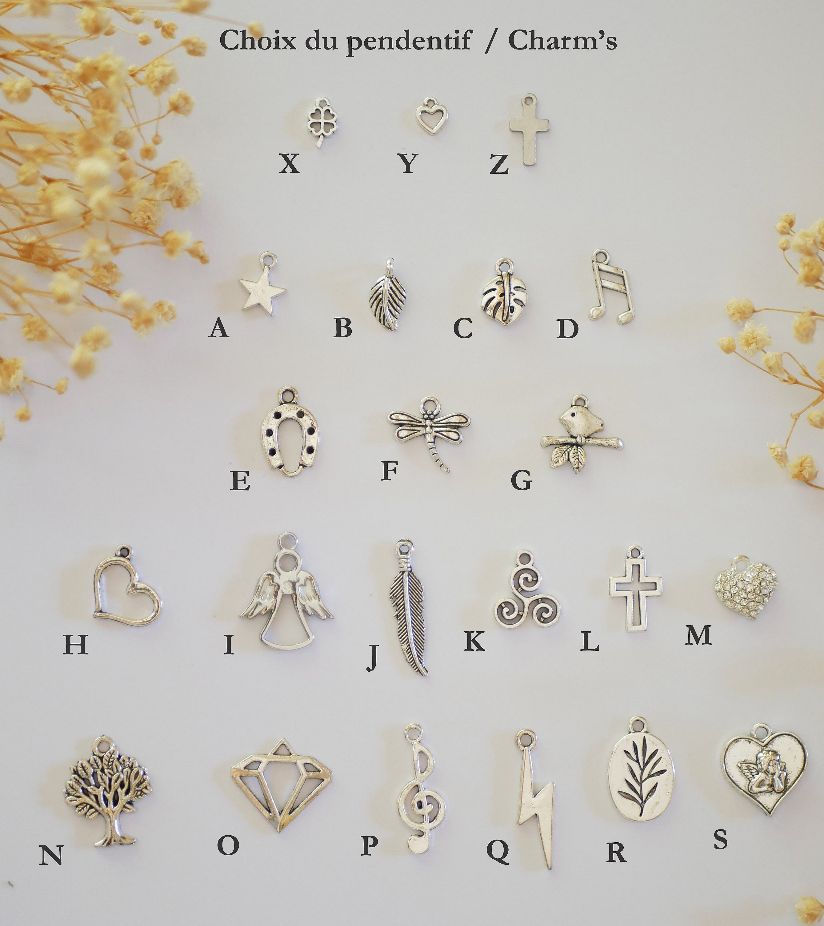 Catalogue de pendentifs et charms argentés pour bijoux personnalisés.