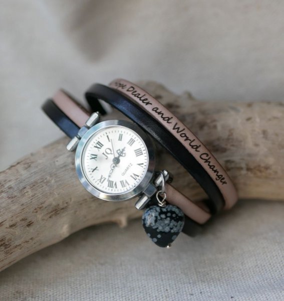 Dobbelt l&aelig;derrem ur med obsidian sten hjerte, farverne kan tilpasses 