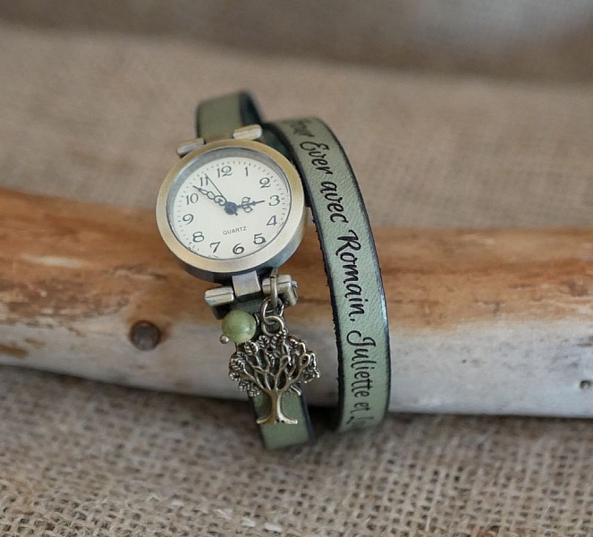 L&aelig;derarmb&aring;nd ur 2 eller 3 runder med perle og vedh&aelig;ng