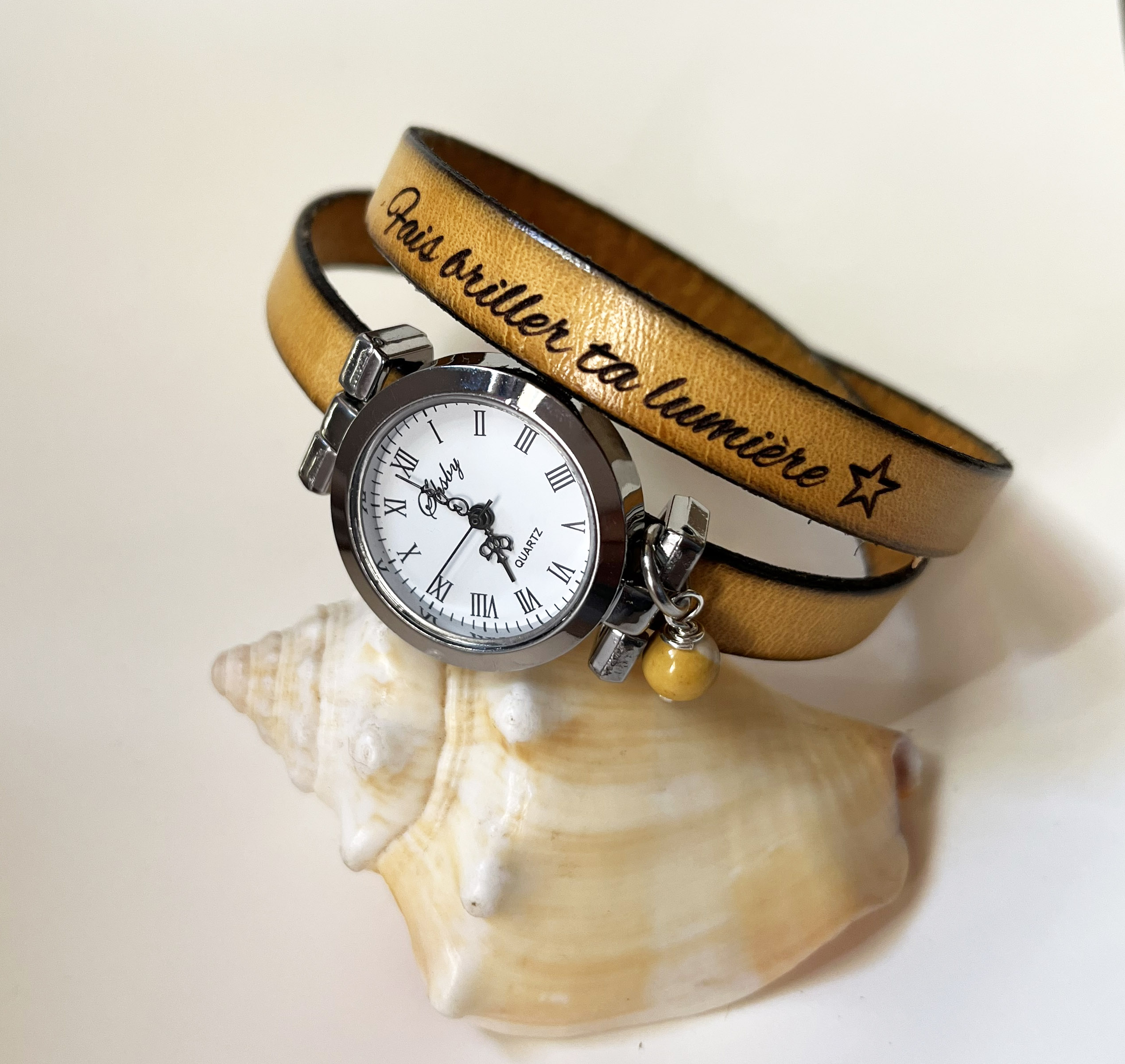 L&aelig;derarmb&aring;ndsur 2 omgange kan tilpasses med s&oslash;lvfarvet urskive