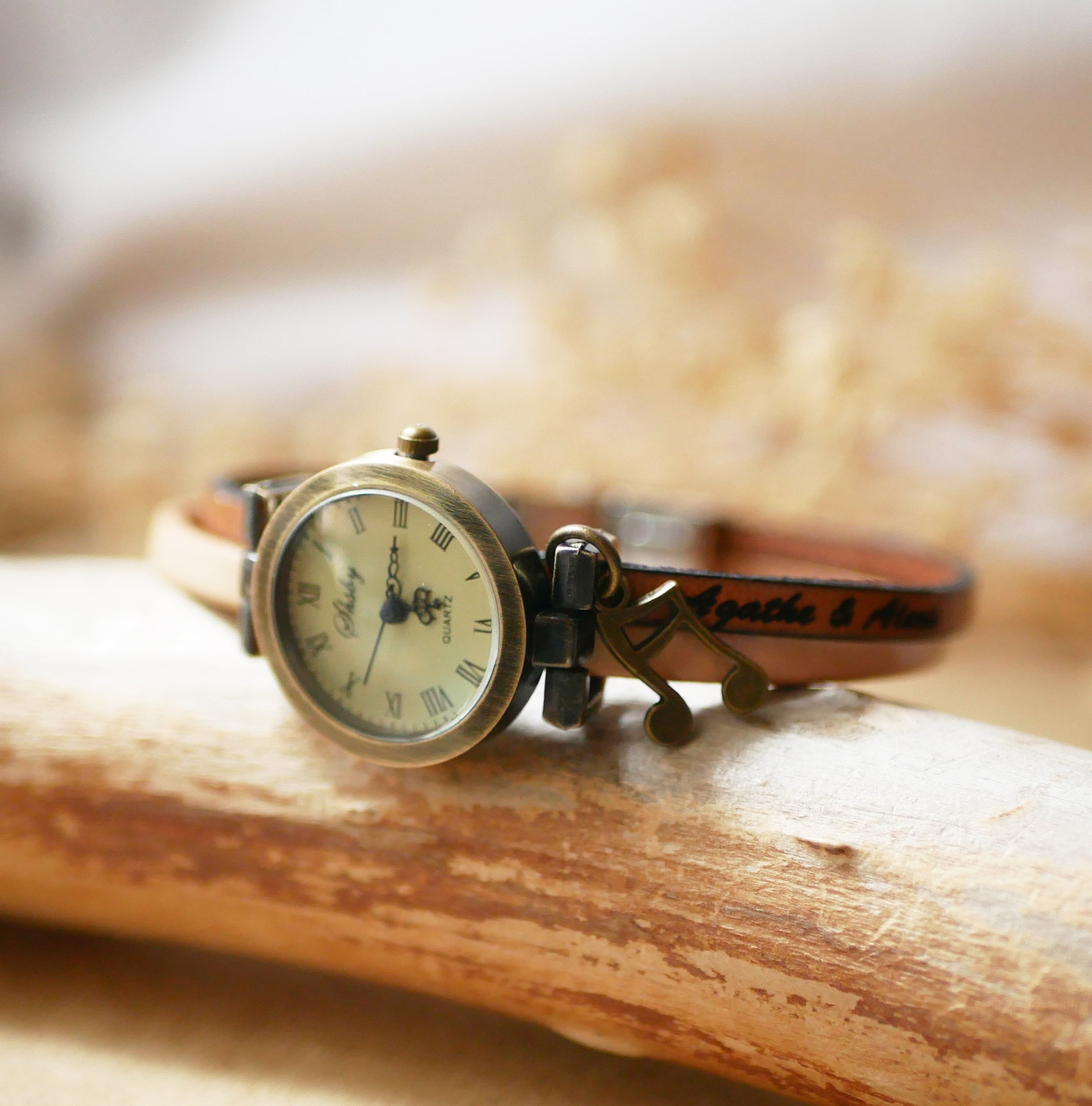 Duo-ur i l&aelig;der med valgfri farve og personlig indgravering