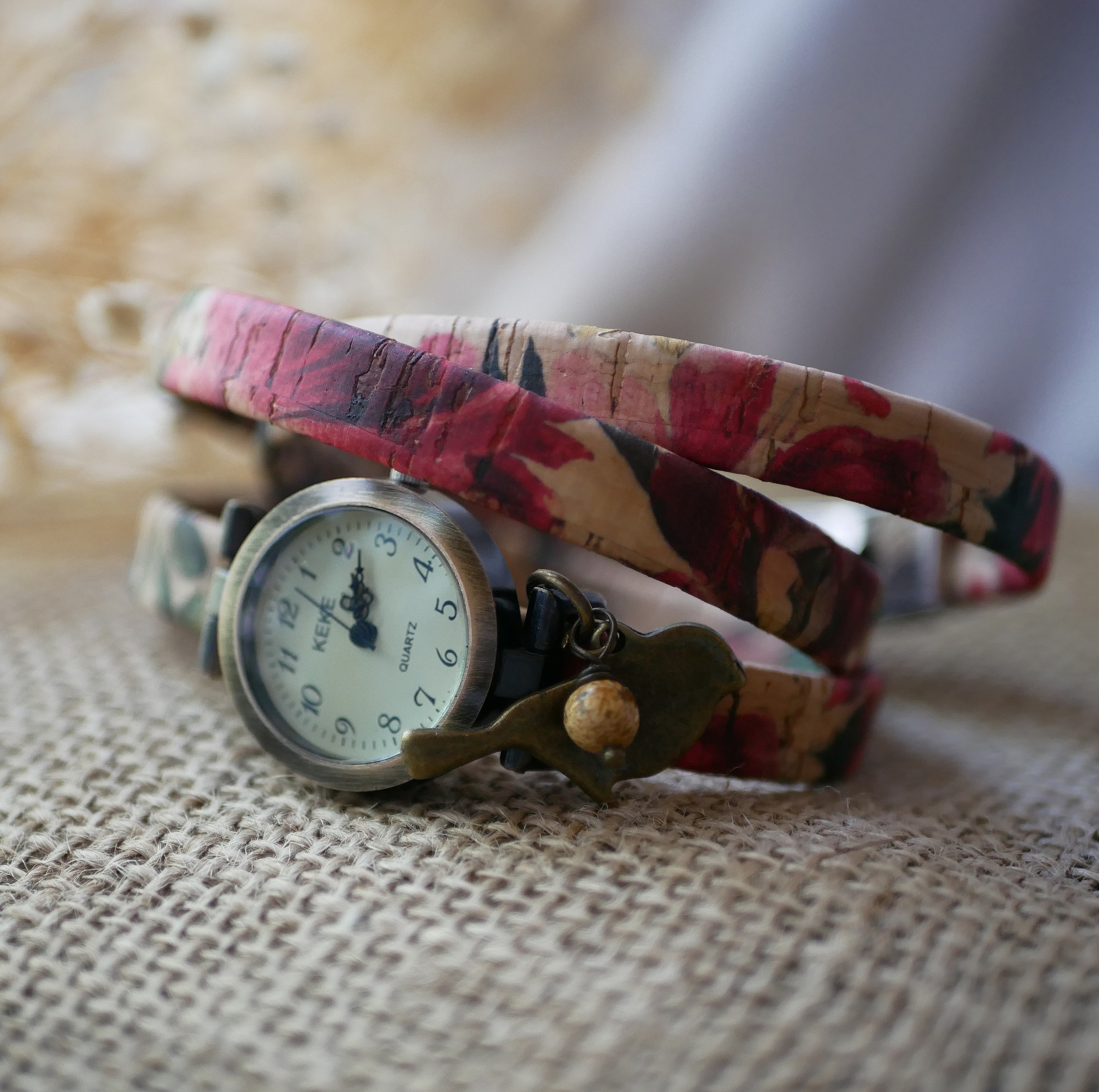 Montre femme à bracelet en liège floral personnalisable.