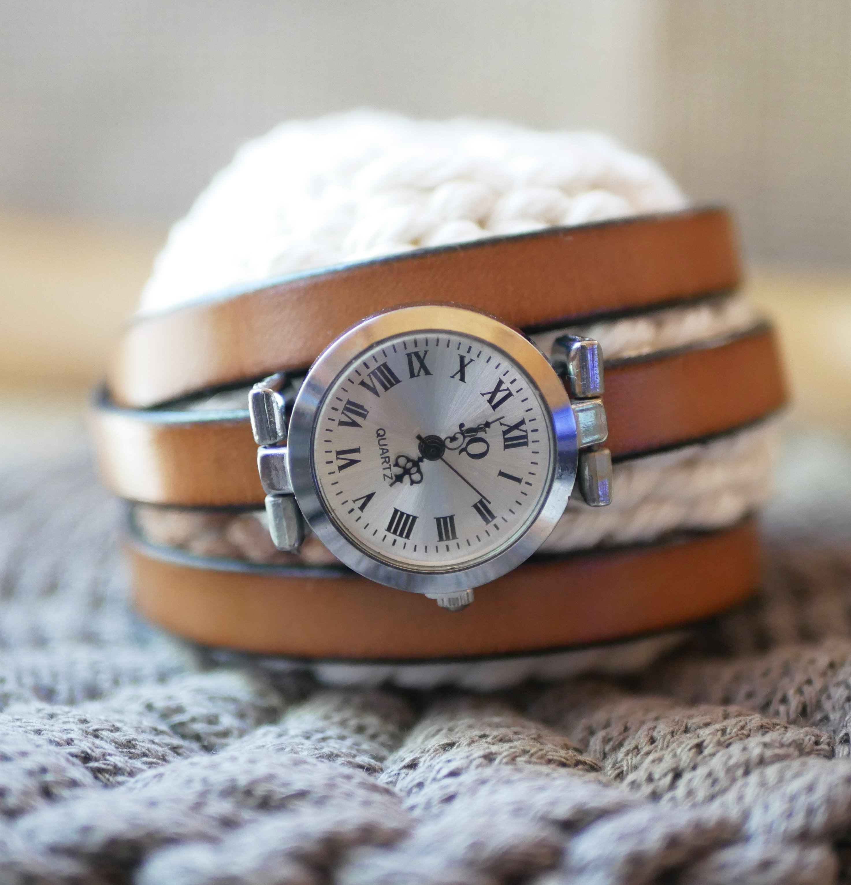 Tilpasbart multi-turn ur med s&oslash;lvfarvet urskive 