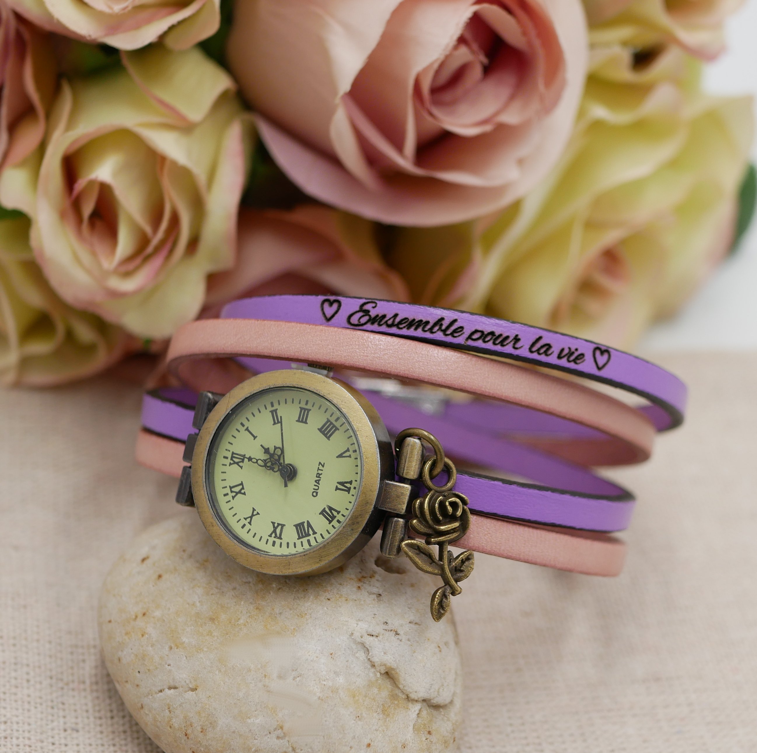 Skr&aelig;ddersyet l&aelig;derur med dobbelt drejning og urskive med arabiske tal