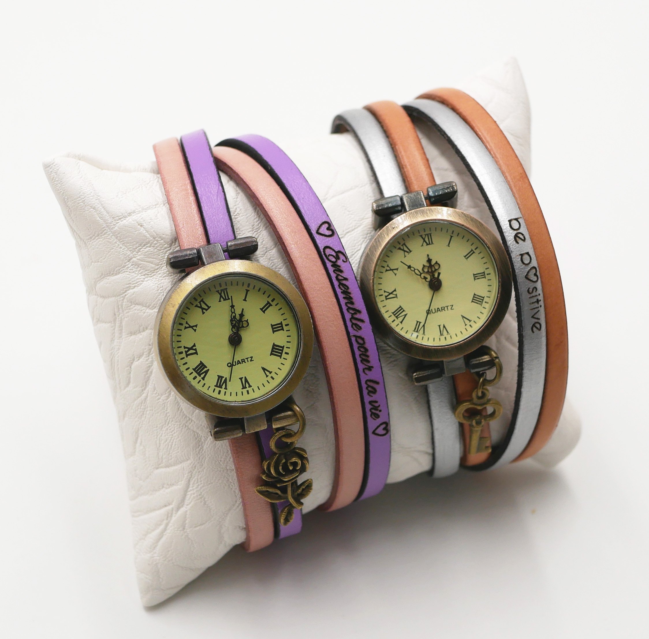 Skr&aelig;ddersyet l&aelig;derur med dobbelt drejning og urskive med arabiske tal