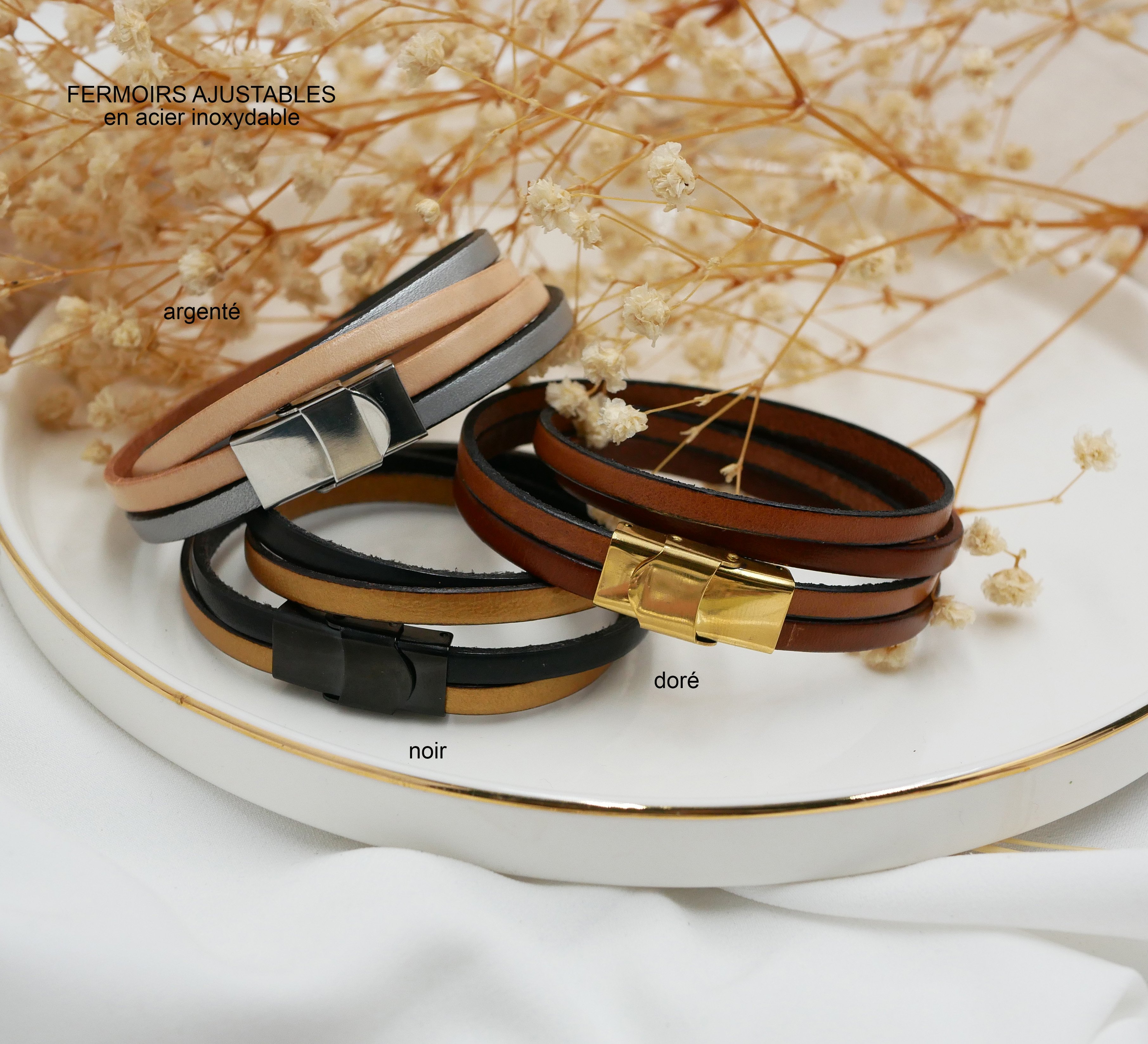 Graveret tr&aelig;cabochon-ur med dobbelt l&aelig;derrem og bronzefarvet urskive