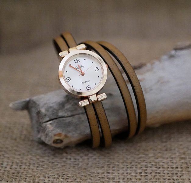 Ur med rosa guld urskive og dobbelt armb&aring;nd til personlig tilpasning