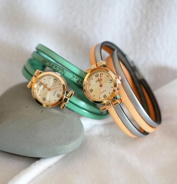 Ur med rosa guld urskive og dobbelt armb&aring;nd til personlig tilpasning