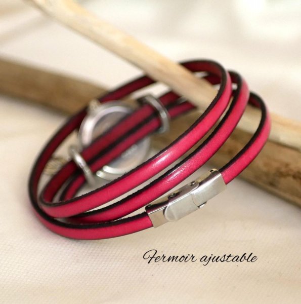 Ur til personlig tilpasning med en l&aelig;derrem, 3 omgange, s&oslash;lvfarvet urskive med vedh&aelig;ng 