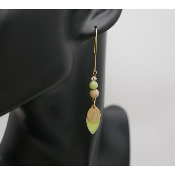 S&aelig;t med &oslash;reringe og l&aelig;derarmb&aring;nd med mandelgr&oslash;nne pailletter