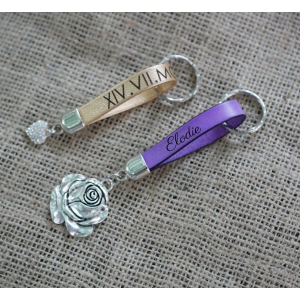 L&aelig;dern&oslash;glering, der kan personligg&oslash;res ved gravering med dit valg af vedh&aelig;ng