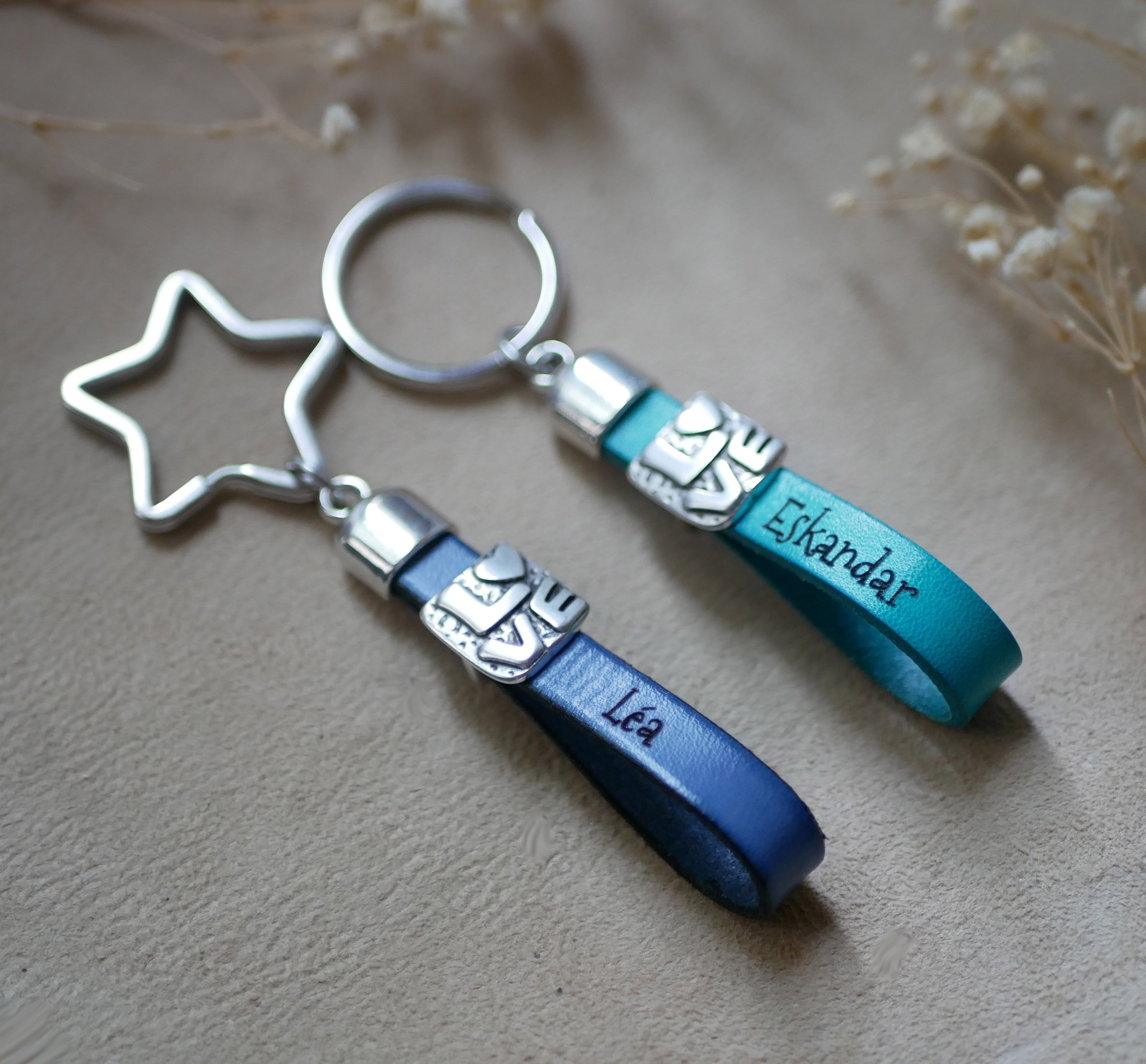 Love-n&oslash;glering i l&aelig;der, kan tilpasses med indgravering p&aring; valentinsdag