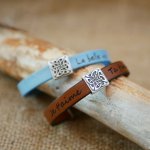 L&aelig;derarmb&aring;nd dekoreret med en keltisk firkant, der kan personligg&oslash;res ved indgravering