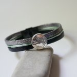 Sølv, grøn og sort cabochon måne stjerne læderarmbånd med flere led