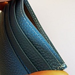 Lysebl&aring; l&aelig;der kortholder