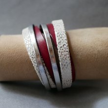 Skræddersyet manchetarmbånd i hvidt, sølv og rødt læder med dobbelt drejning  