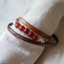 Brunt læder og røde perler armbånd til kvinder, en tredobbelt tur til at personliggøre 