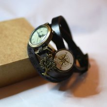 Læderarmbåndsur med træcabochon, der skal indgraveres